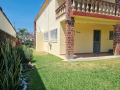 {"esp":"Paso directo al jard\u00edn","ing":""}