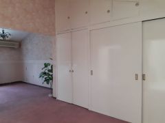 {"esp":"Recamara principal salita de TV","ing":""}