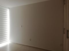 {"esp":"Recamara 1","ing":""}