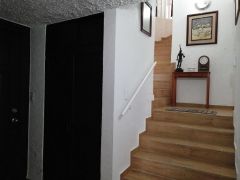 {"esp":"Acceso a Planta Alta.","ing":""}