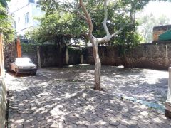 {"esp":"amplio estacionamiento","ing":""}