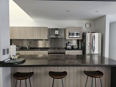 {"esp":"Cocina equipada","ing":""}