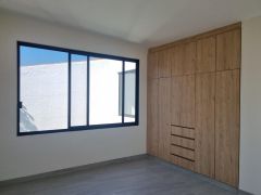 {"esp":"Recamara 1","ing":""}