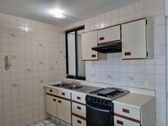 {"esp":"cocina equipada","ing":""}