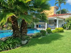 {"esp":"Palapa con ba\u00f1o,vestidor y barra equipada","ing":""}