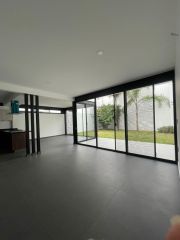 {"esp":"sala comedor","ing":""}