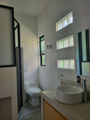 {"esp":"Vestidor y ba\u00f1o","ing":""}