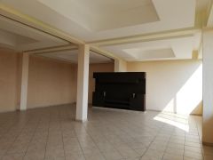 {"esp":"Salon de juegos con ba\u00f1os","ing":""}