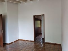 {"esp":"Recamara principal con ba\u00f1o-vestidor.","ing":""}