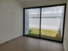 {"esp":"Sala Comedor","ing":""}