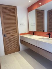 {"esp":"Ba\u00f1o","ing":""}