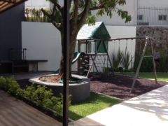 {"esp":"area de juegos","ing":""}