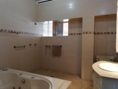 {"esp":"Jacuzzi","ing":""}