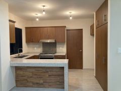 {"esp":"Cocina equipada","ing":""}