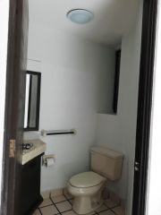 {"esp":"Medio ba\u00f1o","ing":""}