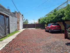 {"esp":"Acceso con port\u00f3n el\u00e9ctrico","ing":""}