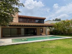 {"esp":"Fachada posterior","ing":""}