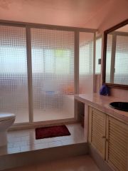 {"esp":"Ba\u00f1o Recamara principal","ing":""}