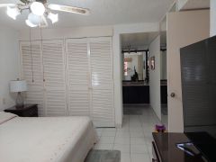 {"esp":"Fachada principal","ing":""}