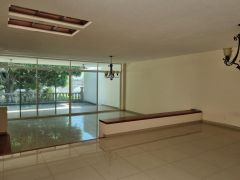 {"esp":"Sala Comedor","ing":""}