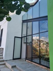 {"esp":"Acceso a Terraza y Alberca","ing":""}