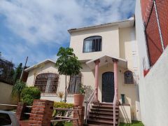 {"esp":"Fachada principal","ing":""}