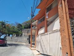 {"esp":"Calle","ing":""}