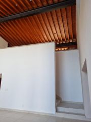 {"esp":"Acceso a Planta Alta.","ing":""}