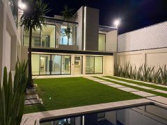 {"esp":"Vista Nocturna","ing":""}