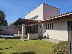 {"esp":"Bar en terraza","ing":""}