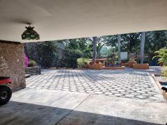 {"esp":"Garaje para 10 autos","ing":""}