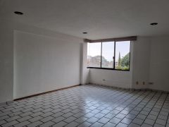 {"esp":"Sala Comedor","ing":""}