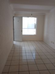 {"esp":"Sala Comedor","ing":""}