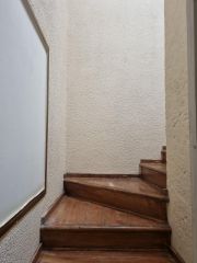 {"esp":"Acceso a Planta Alta.","ing":""}