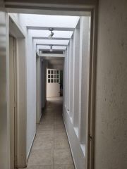 {"esp":"pasillo de distribuci\u00f3n","ing":""}