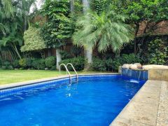 {"esp":"Alberca equipada con celdas solares","ing":""}