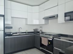 {"esp":"Cocina equipada","ing":""}