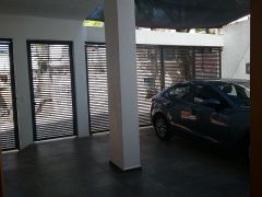 {"esp":"garaje cubierto","ing":""}