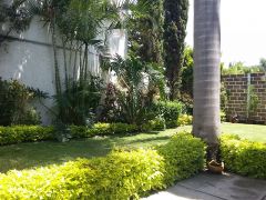 {"esp":"Jard\u00edn","ing":""}