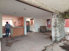 {"esp":"sala, comedor, cocina, planta baja","ing":""}