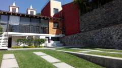 {"esp":"Garaje y jard\u00edn.","ing":""}