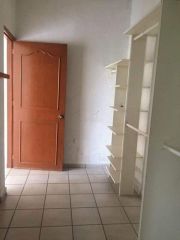 {"esp":"vestidor","ing":""}