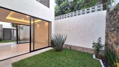 {"esp":"Jardin interior","ing":""}