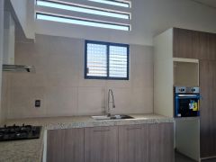 {"esp":"cocina equipada","ing":""}