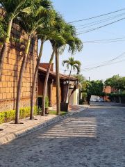 {"esp":"Privada con Vig.\/24hrs","ing":""}