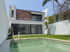 {"esp":"Fachada Posterior","ing":""}