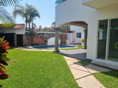 {"esp":"jard\u00edn","ing":""}