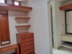 {"esp":"vestidor","ing":""}