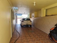 {"esp":"Garaje cubierto para 4 autos","ing":""}