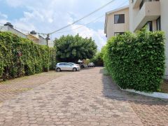 {"esp":"Estacionamiento","ing":""}